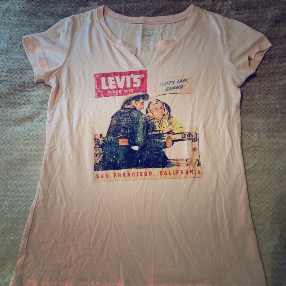 Levi’s pink t-shirt